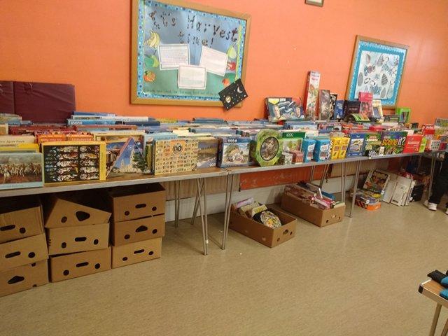 Jigsaw puzzles and games
